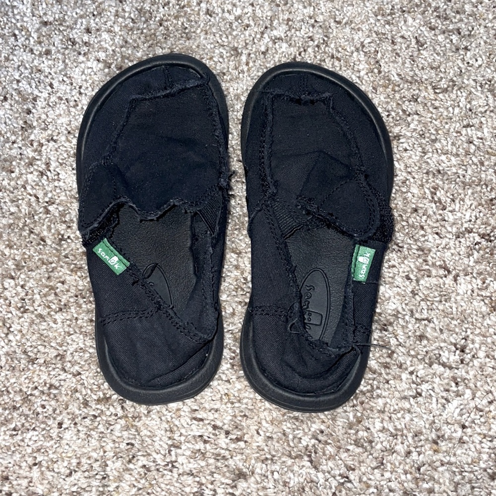 Black toddler Sanuk size 9